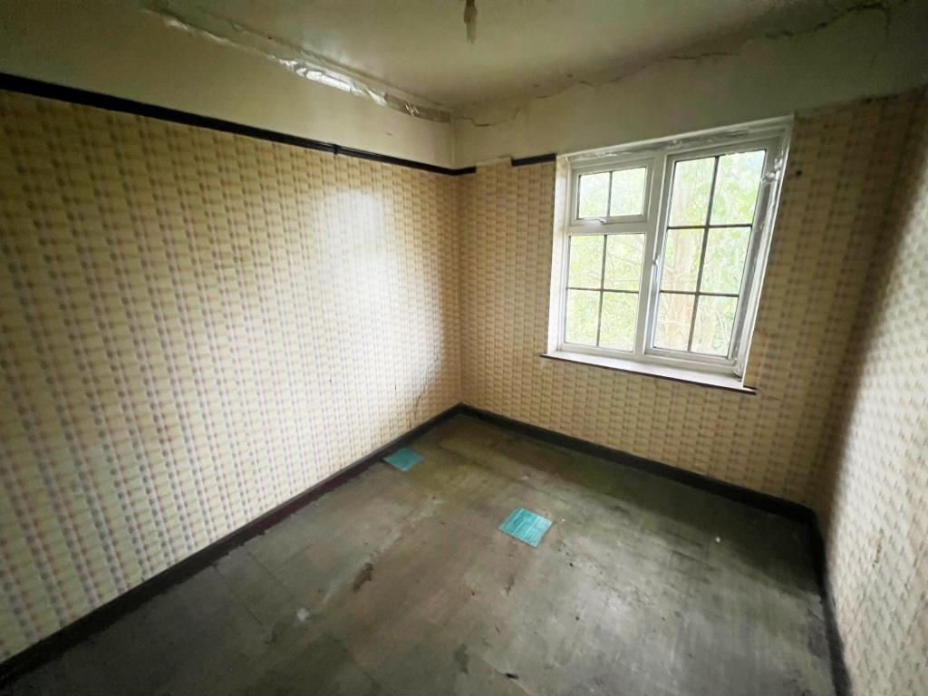 Lot: 139 - HOUSE FOR REFURBISHMENT AND RENOVATION - Room with window to rear aspect